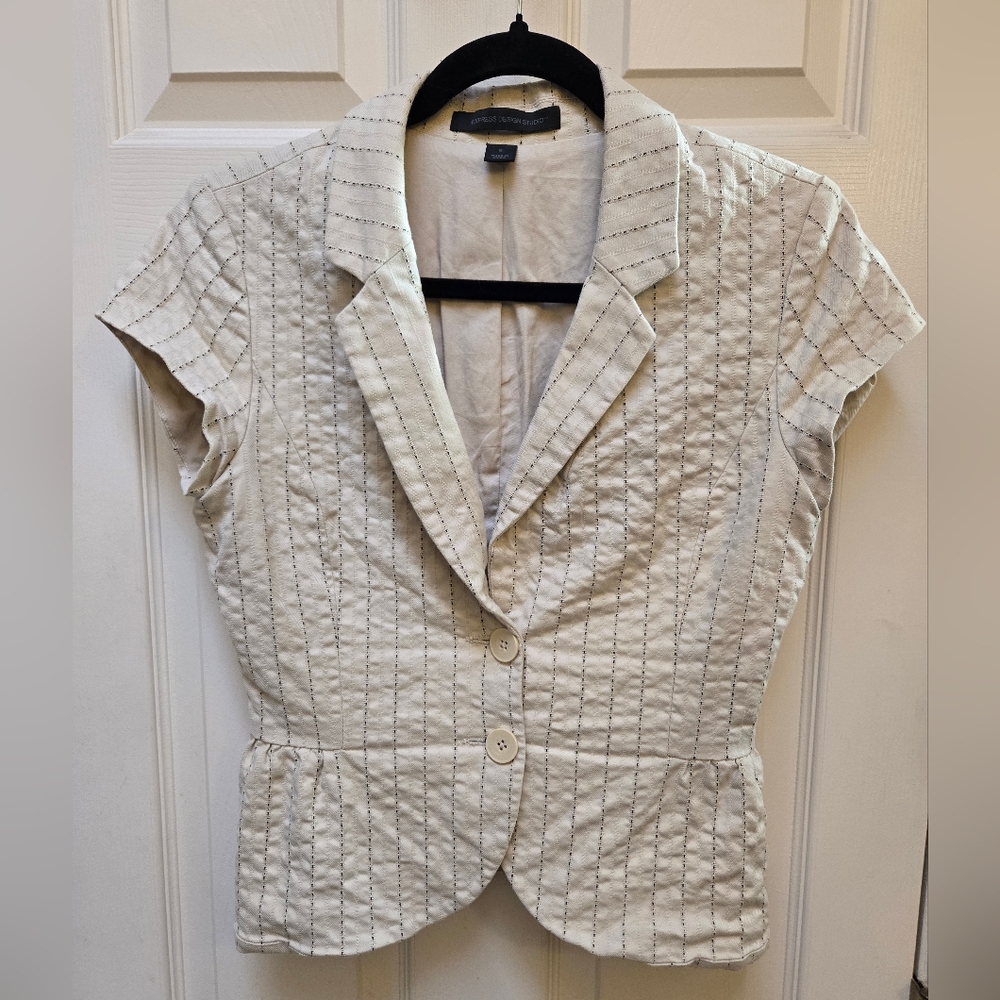 Express Design Studio Cream Short-Sleeve Blouse, Size 6